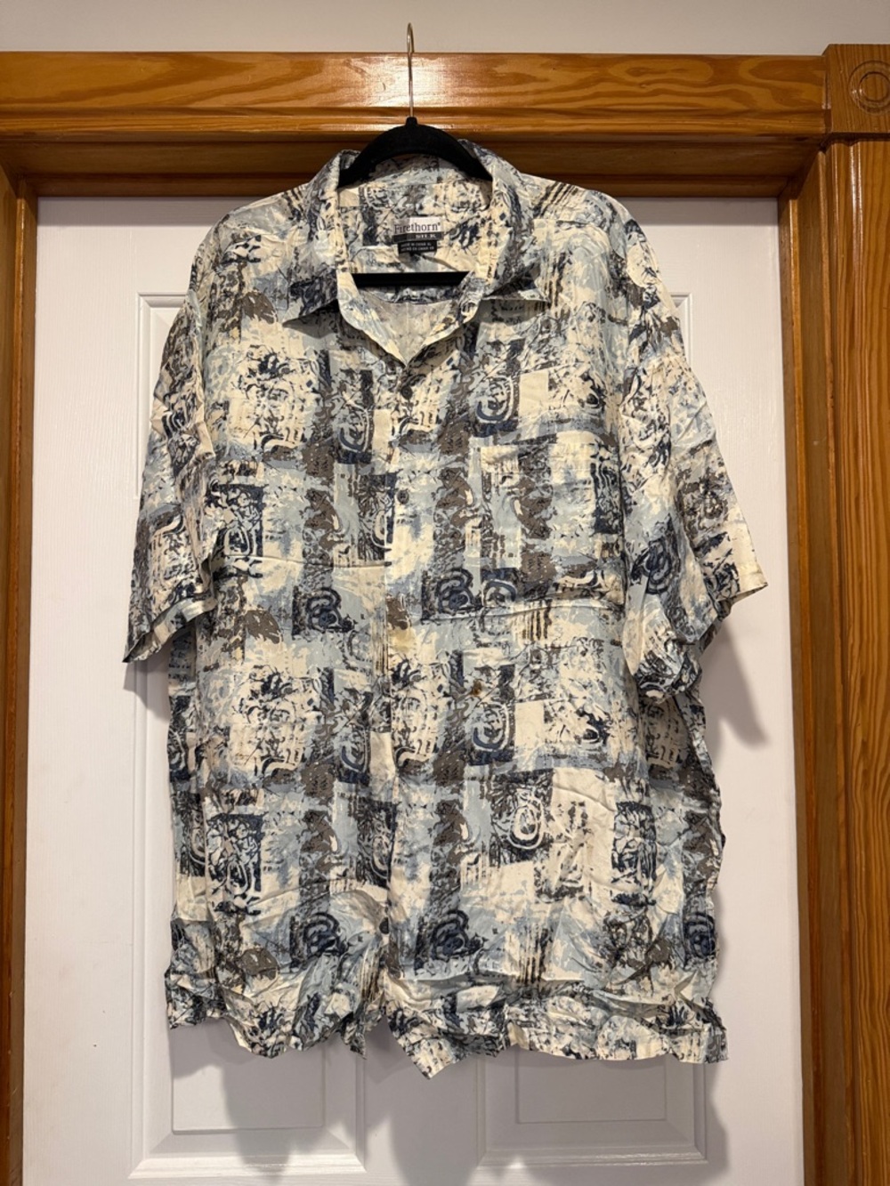 Vintage-Inspired Short-Sleeve Button Down Shirt in Cream & Blue